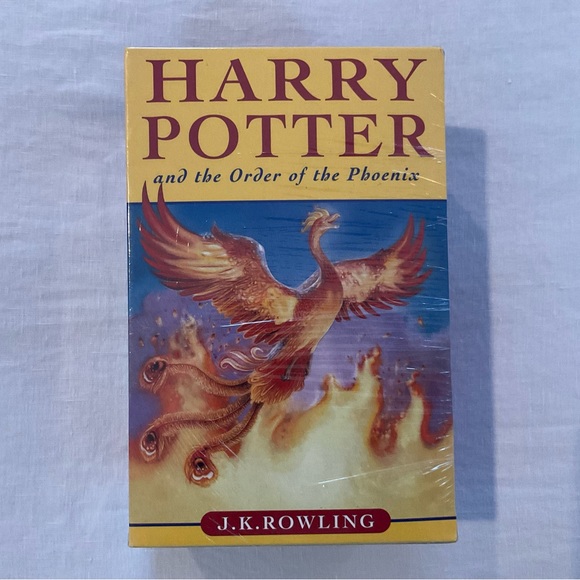 Harry Potter 5 Book Boxed Set It’s Magic in Excellent Condition - Wrapped NWT - Picture 8 of 8
